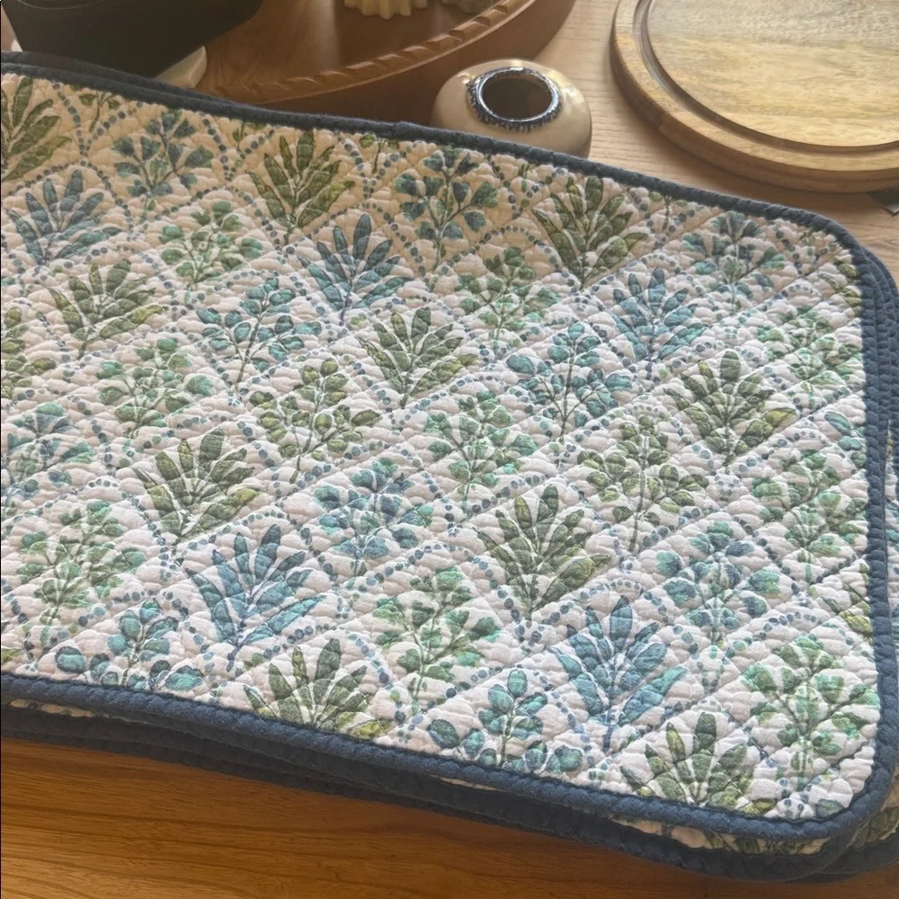 Set of 8 Rachel Ashwell Placemats